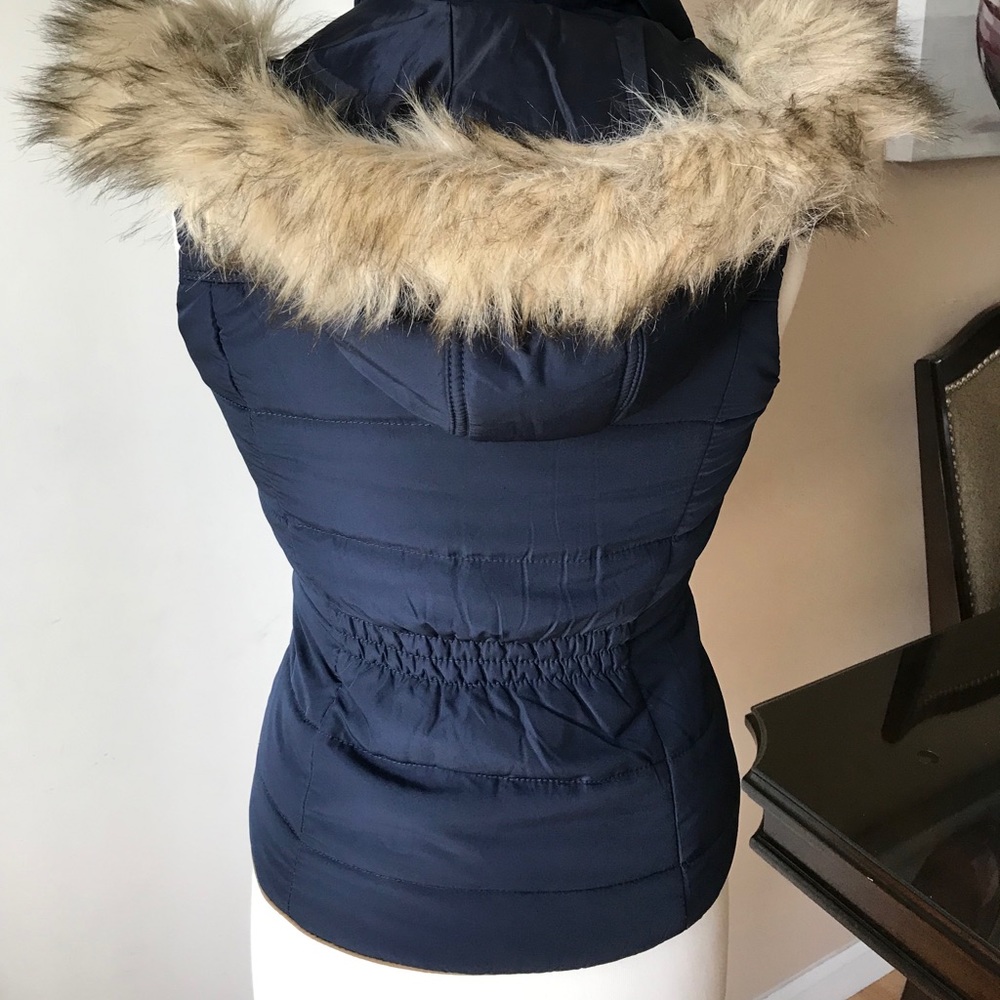 Vest - Picture 2 of 3